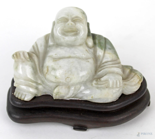 Buddha in pietra dura, altezza cm 4,5, base in legno, arte orientale, XX secolo.