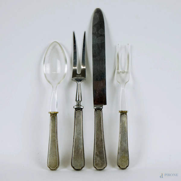 Quattro posate da arrosto e insalata, manici in argento, metà XX secolo, (difetti).