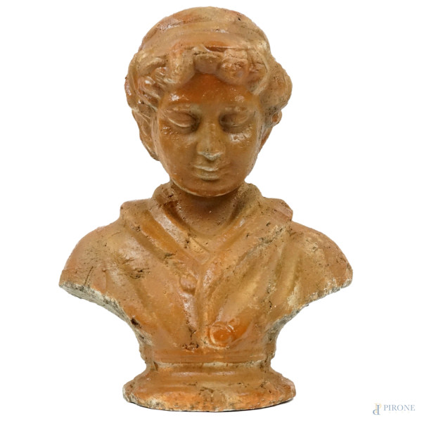 Busto di fanciullo, scultura in terracotta, cm h 35, fine XIX-inizi XX secolo.