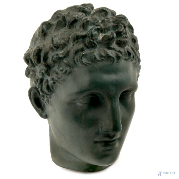 Testa di ispirazione classica in gesso dipinto a bronzo, XX secolo, cm 31x21x15, (difetti)