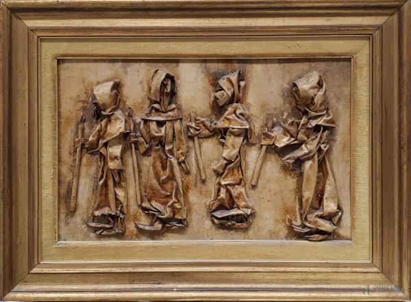 Artista del Novecento, Composizione polimaterica a rilievo su tavola raffigurante quattro sacerdoti, cm 40x60, entro  cornice
