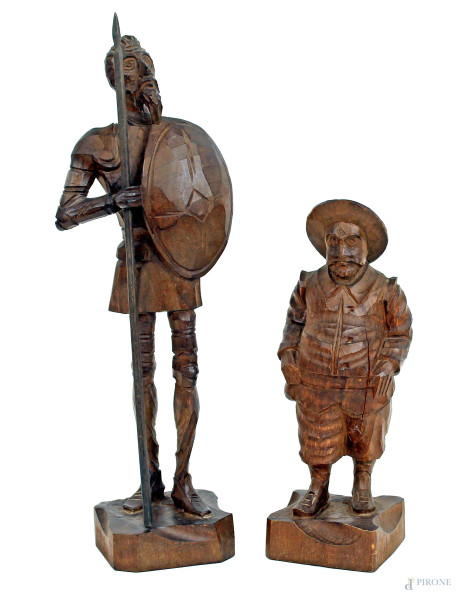 Don Quichotte e Sancho Panza, due sculture in legno intagliato, altezza max cm 29,5, XX secolo.