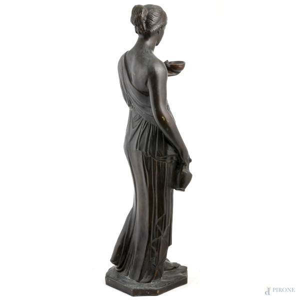 Ebe, XX secolo, scultura in bronzo, altezza cm 78, firmata, (lievi segni di usura)