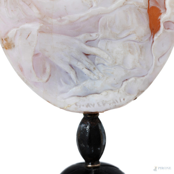 Lotto di otto cammei in conchiglia e materiali vari, XIX secolo, altezza massima cm 15, (segni di...