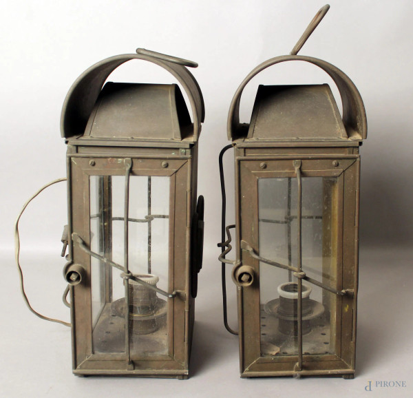 Coppia di antiche lanterne in ferro.