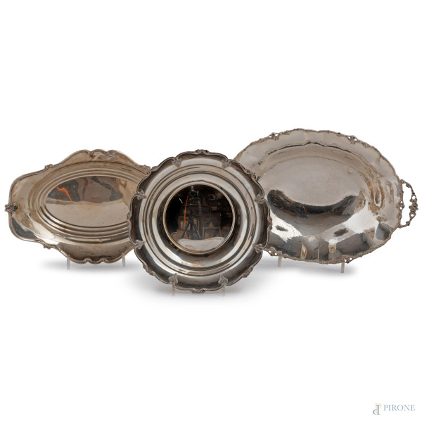 Lotto di tre centrotavola in argento 800/000, XX secolo, misure massime cm 8x33,5x23, peso comple...