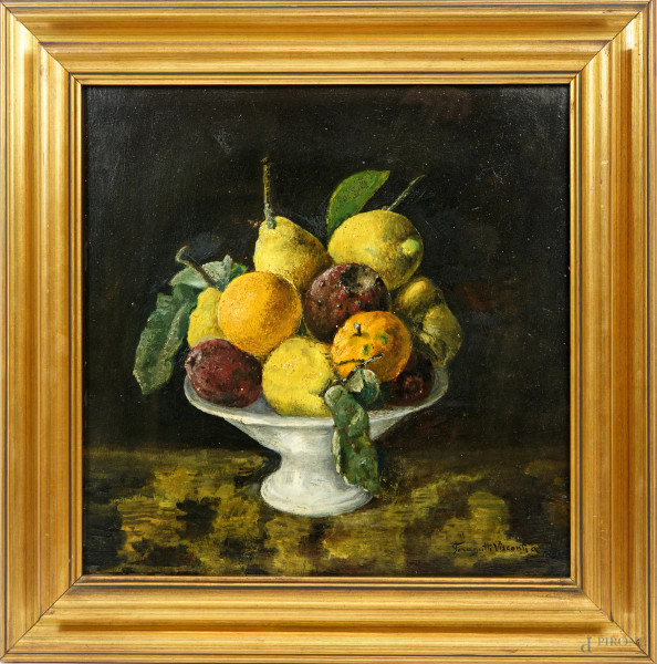 Natura morta di frutta, olio su cartone, firmato in basso a destra, cm 38x38, entro conice.