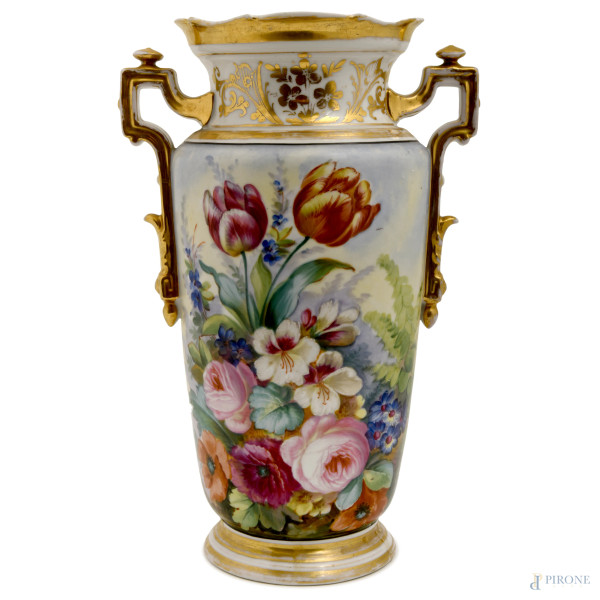 Vaso in porcellana bianca e oro con decori floreali policromi, Francia,  XIX secolo, altezza cm 33,5, (difetti)