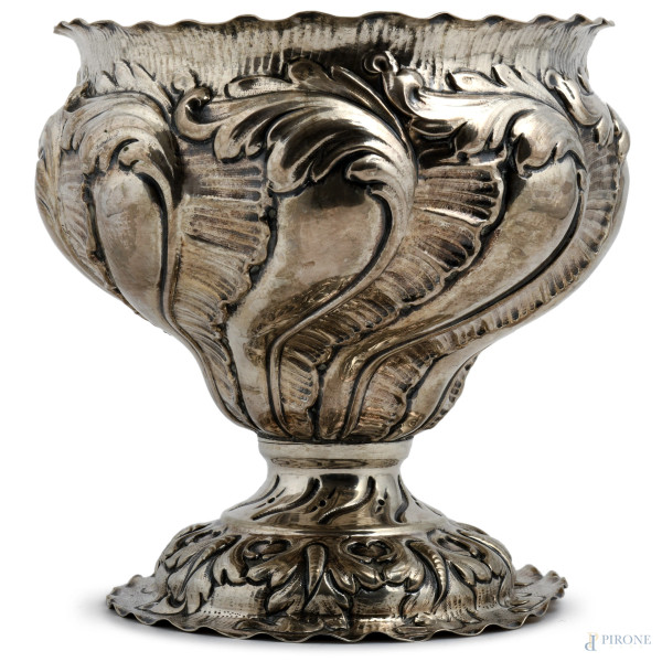 Vaso centrotavola in argento 800/000 cesellato a motivi vegetali, cm 18,5x18,5 ,peso gr 480