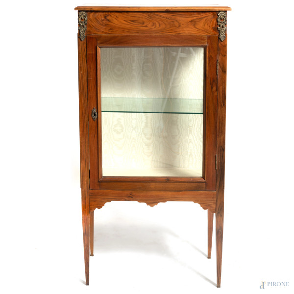 Vetrina a singola in legno impiallacciato, XX secolo, cm 126x30x64,5, ( segni di usura, scalfiture, difetti)
