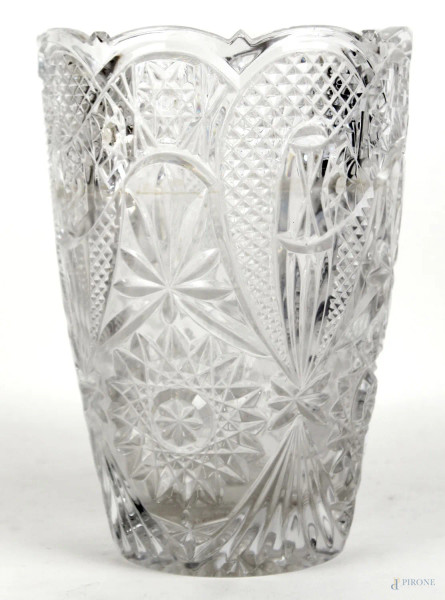 Vaso in cristallo controtagliato, altezza cm 25,5, metà XX secolo
