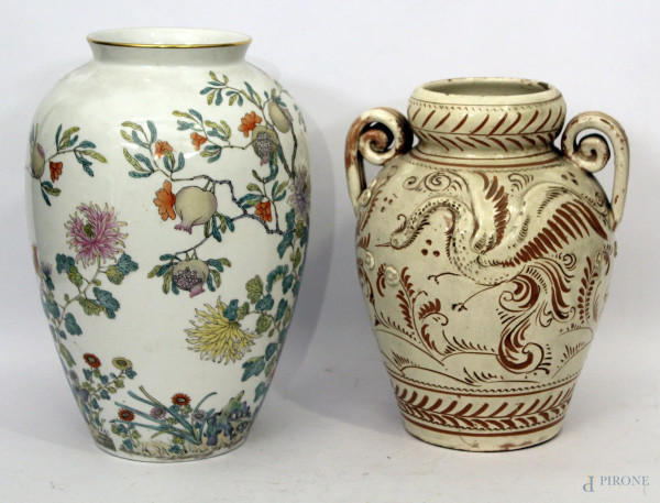 Lotto di due vasi in ceramica