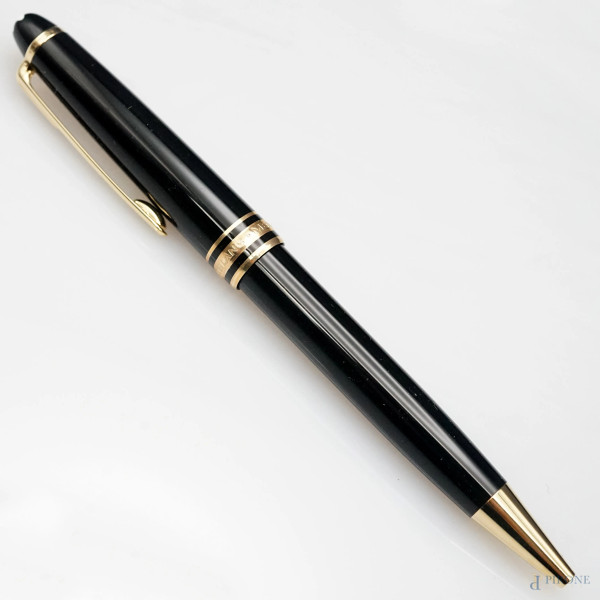 Montblanck, penna a sfera, fusto in resina nera, dettagli e finitura in metallo dorato, lunghezza cm 14