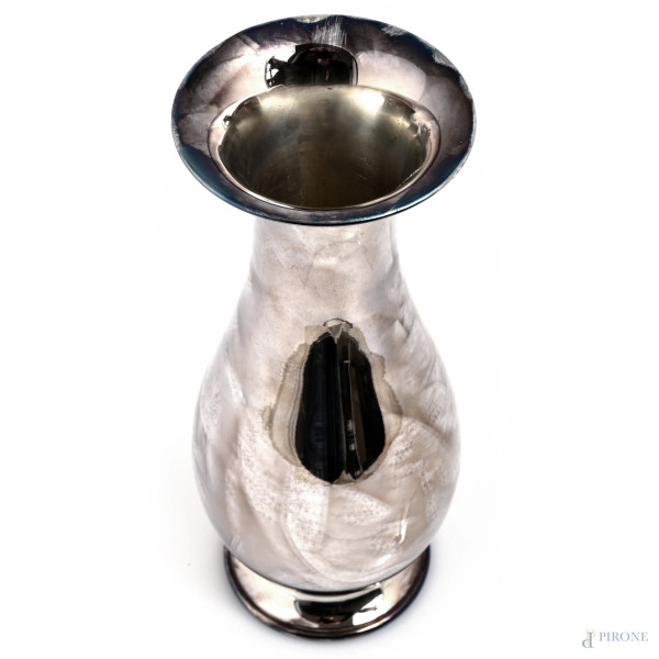 Vaso in argento 800/000, XX secolo, altezza cm 27, peso gr 530, (difetti)