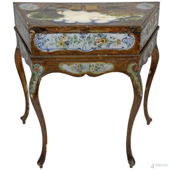 Salterio in legno riccamente dipinto con scene di genere, paesaggio e composizioni floreali,  XVIII secolo, cm 87x86x44, misure aperto cm 125x86x44, (segni di usura, scalfiture, restauri, fessurazioni, difetti)