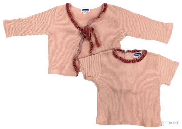 Chicco, lotto di due capi da bambina, composto da un cardigan rosa in cotone a maniche lunghe ed una maglietta a maniche corte a costine, dettagli in velluto, taglia 12 mesi.
