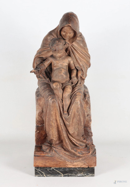 Madonna con Bambino, XIX-XX secolo, scultura in terracotta con base in marmo portoro, altezza complessiva cm 51, (segni di usura, scalfiture, rotture, mancanze)