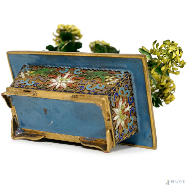 Pianta in metallo smalatata con vaso cloisonnè, arte orientale, XX secolo, cm 13x11x7, (difetti)