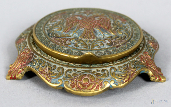 Portacipria da tavolo in bronzo cesellato e dipinto, diametro 11 cm.