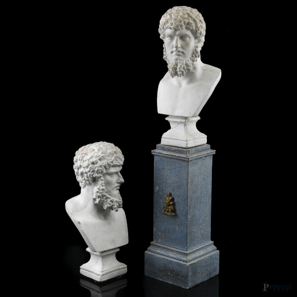 Lotto composto da due busti in gesso raffiguranti Nerone, di cui uno montato su colonna in legno dipinto, XX secolo, altezza massima cm 42,5, (segni di usura, scalfiture, rotture, difetti)