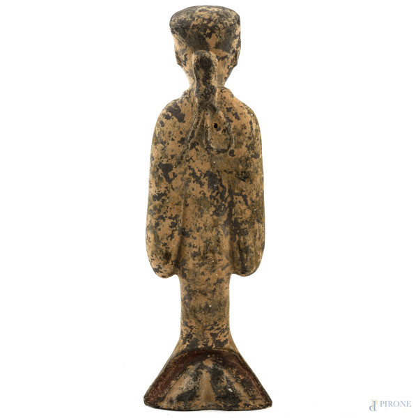Scultura in terracotta policroma raffigurante geisha, XX secolo, altezza cm 38,5 (difetti, rottur...