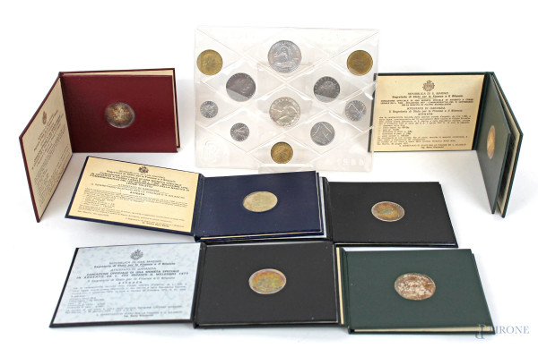 Lotto di una serie delle lire e sei monete da 500 lire della Repubblica di San Marino.