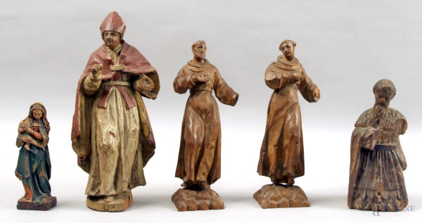 Lotto composto da cinque sculture in legno, raffiguranti Santi, periodo XVIII e XIX sec., altezza max. 22,5 cm, (difetti).