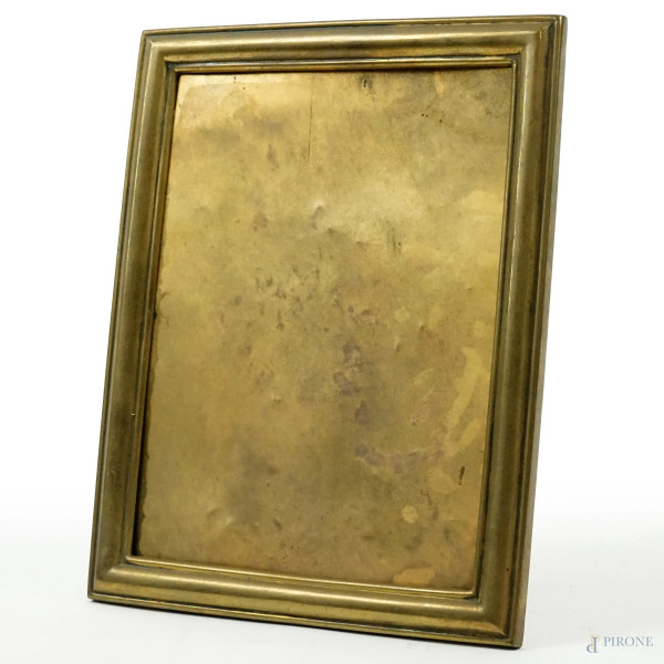 Cornice portafoto in metallo dorato, cm 29,5x24,5, XX secolo, (segni del tempo).