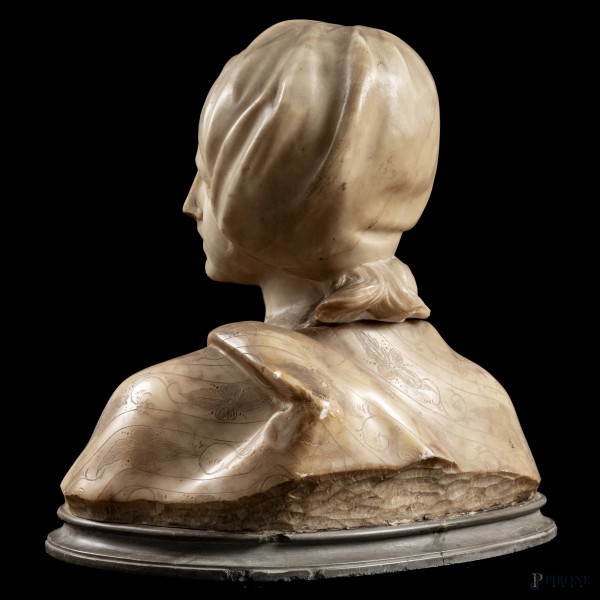 Busto di fanciulla, XX secolo, scultura in marmo, altezza cm 35, (scalfiture, rotture, mancanze, ...