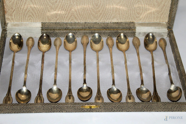 Servizio di dodici cucchiaini da cocktail in argento,completo di custodia originale,gr 320.