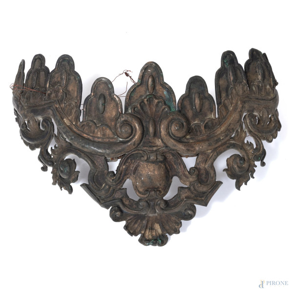 Elemento decorativo in lamina di metallo, XX secolo, cm 24x37, (segni di usura, difetti, rotture)
