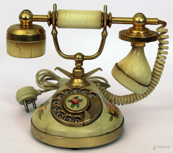 Vecchio telefono con finiture in ottone e fiori dipinti