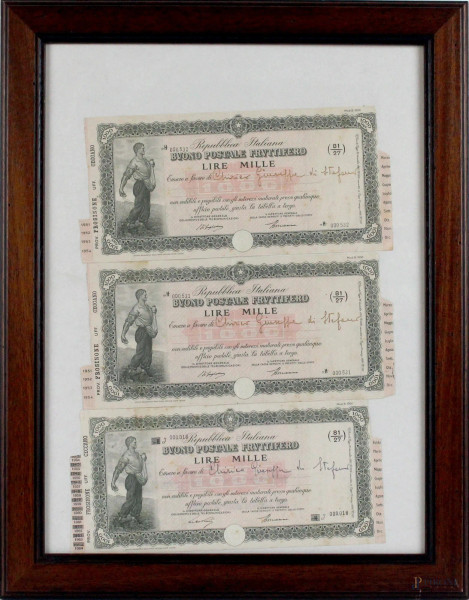 Lotto di tre cartamoneta, anni '50, entro un'unica cornice.