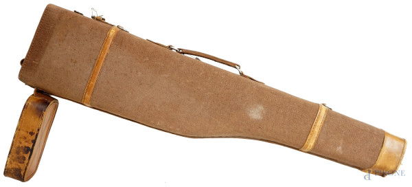 Fodero da fucile da caccia in tela e cuoio, cm h 8x78,5x20, metà XX secolo, (difetti).