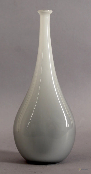 Vaso in vetro di Murano, altezza 24 cm, firmato Venini.