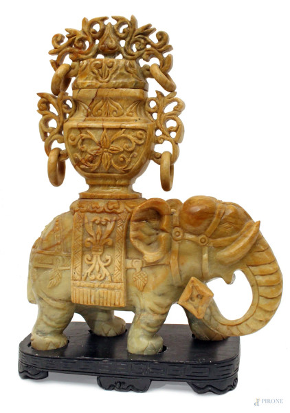 Incensiere in giada bruciata, sorretto da elefante, con base in pietra nera, H. 53 cm., Cina XX sec.