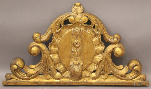 Fregio in legno intagliato e dorato, XIX sec., H 50 cm.