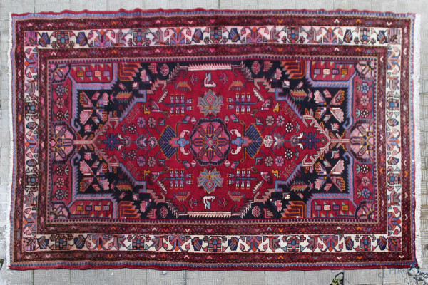 Tappeto persiano, cm 212 x 134.