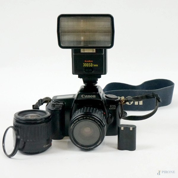 Macchina fotografica Canon EO51000F, completa di due obbiettivi 35-80, entro borsa a tracolla, (segni del tempo).