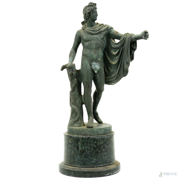 Scultura in bronzo rappresentante L'Apollo del Belvedere, su base in marmo, altezza cm 31