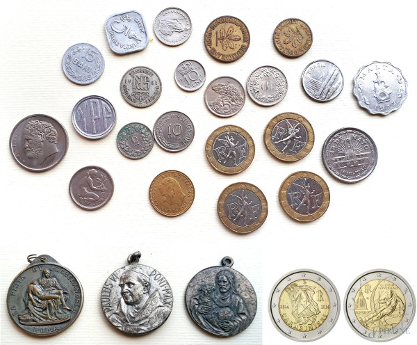 Numismatica, lotto composto da tre rare medaglie coniate dal Vaticano negli anni 50/60, numerose monete varie e coppia di rare monete da 2 euro: Torino Giochi Invernali 2006 e Arma dei Carabinieri 1814-2014.
