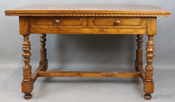 Tavolo scrittoio, due cassetti nella fascia, quattro gambe tornite legate da traversa, completo di prolunghe, altezza cm. 81,5x137x73,5, XIX secolo.