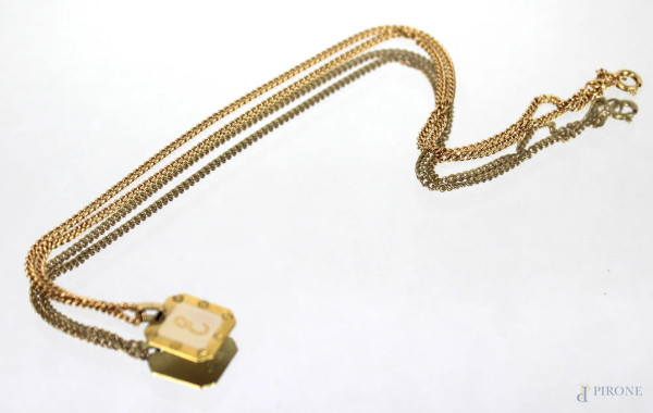 Catenina in oro 18 kt con pendente in argento dorato e smalto raffigurante la lettera E, gr. oro 8,9