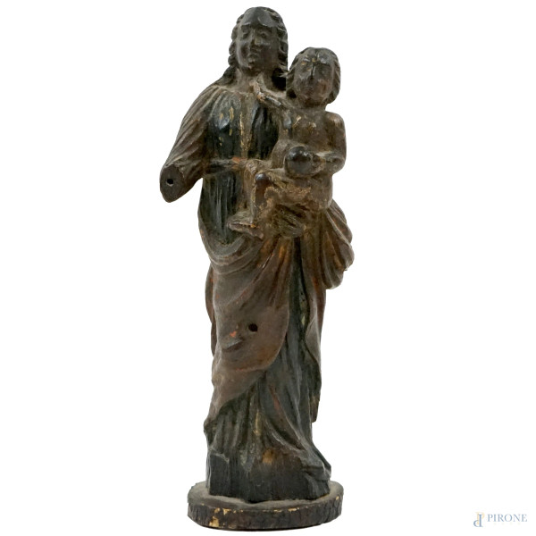 Madonna col Bambino, scultura in legno con residui di policromia, XVIII secolo, cm h 21,5, (difetti e mancanze).