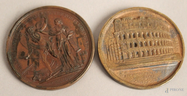 Lotto composto da una medaglia in bronzo di Pio VII 1806, diametro 6,7 cm ed una medaglia in bronzo raffigurante Ludovico Antonio Muratori eseguita da T. Mercandetti, diametro 6,5 cm.