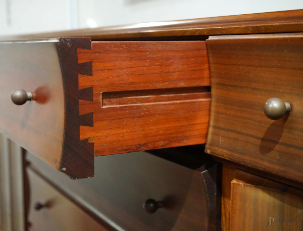 Credenza in legno Padouk di Luciano Frigerio (Desio, 1928 – Sanremo, 1999), anni '70, cm 80x280x5...