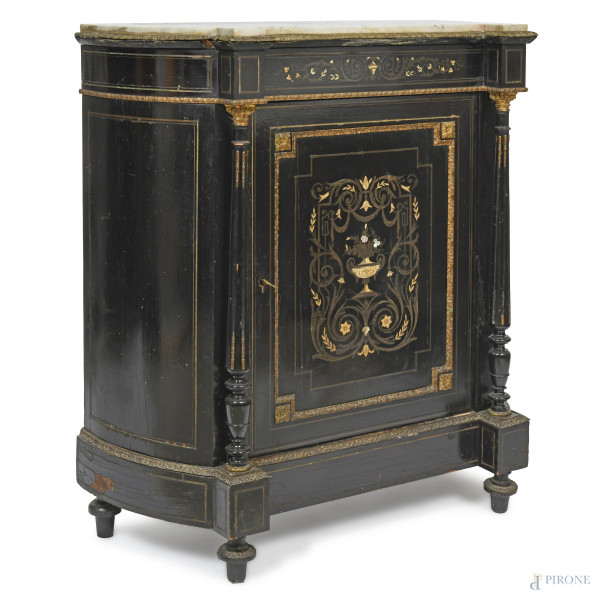 Servante Napoleone III in legno e ebanizzato e decorato a motivi vegetali, con piano in marmo e f...