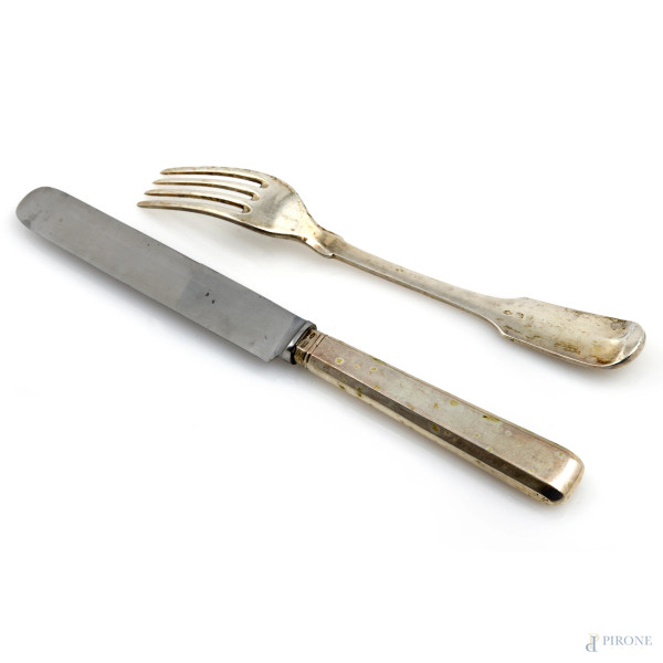 Servizio di posate incompleto in argento 800/000, peso al netto dei coltelli e delle posate da in...