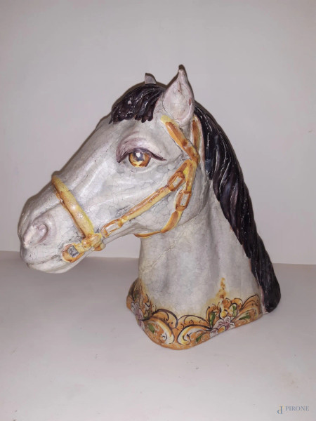 Testa di cavallo, scultura in porcellana marcata, h 28 cm.