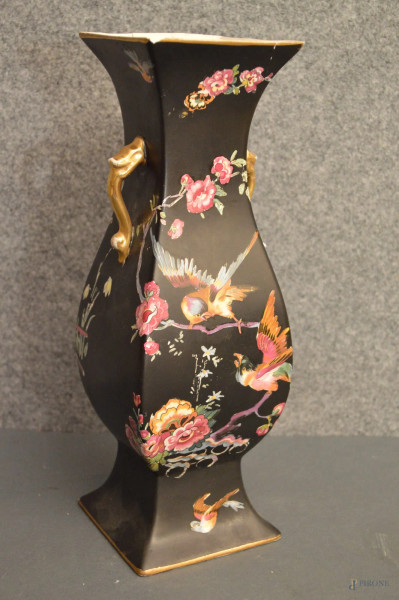 Vaso in porcellana a decoro floreale, h. 31 cm, (difetti)